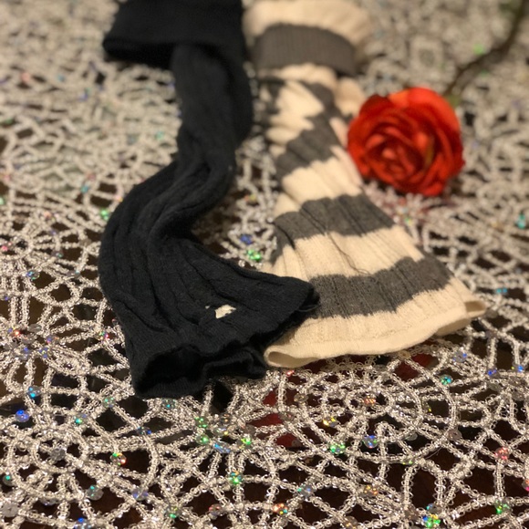 Bundle of two Abercrombie and Fitch legwarmers - Picture 2 of 2